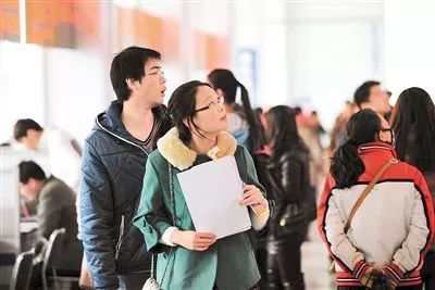 青岛告别楼顶与落地广告 2018年新规开启城市视觉净化时代，人事劳动代理服务同步推进
